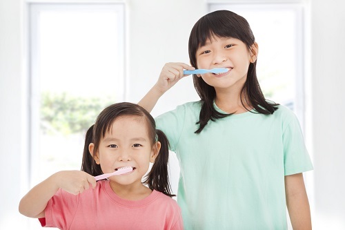 小児の歯の生え変わりと永久歯列の完成